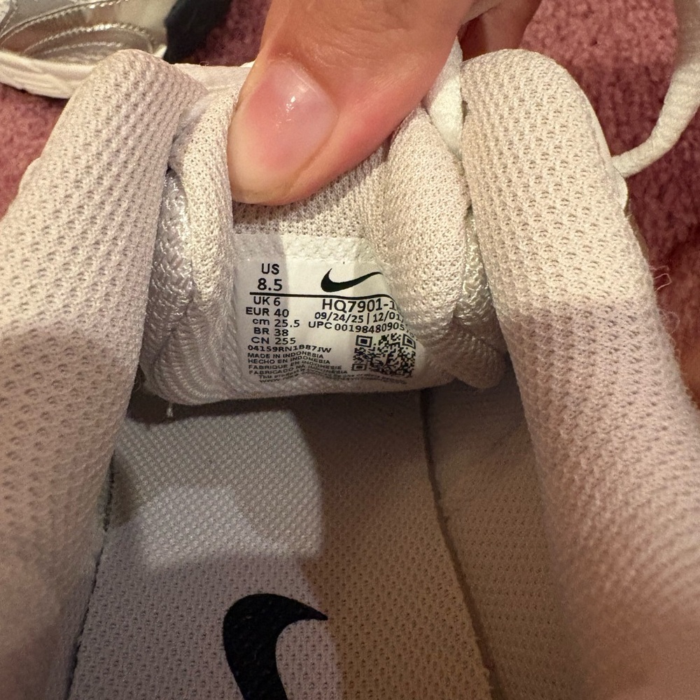 Nike V5 RNR Running Shoes - Picture 4 of 4